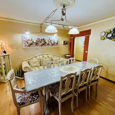 Trilli House
